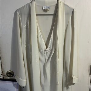 Natori Ivory Floral Embroidered Robe